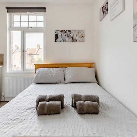 Double Room Edmonton Green, London N9 Exteriör bild