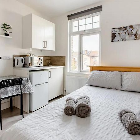Double Room Edmonton Green, London N9 Exteriör bild