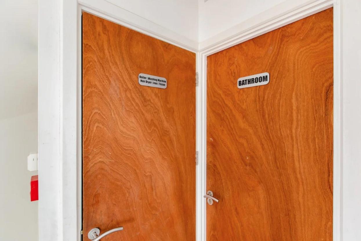 Double Room Edmonton Green, London N9 Exteriör bild