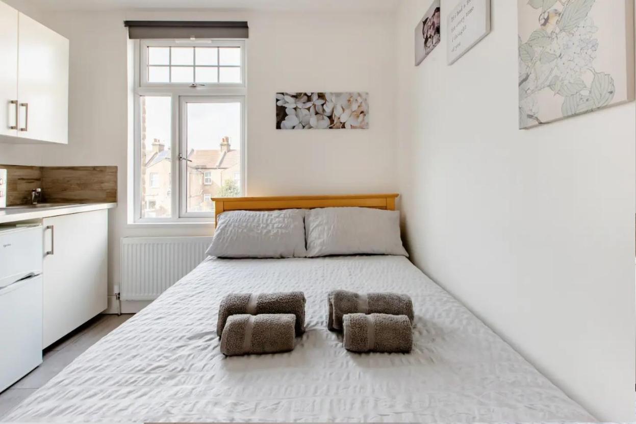 Double Room Edmonton Green, London N9 Exteriör bild