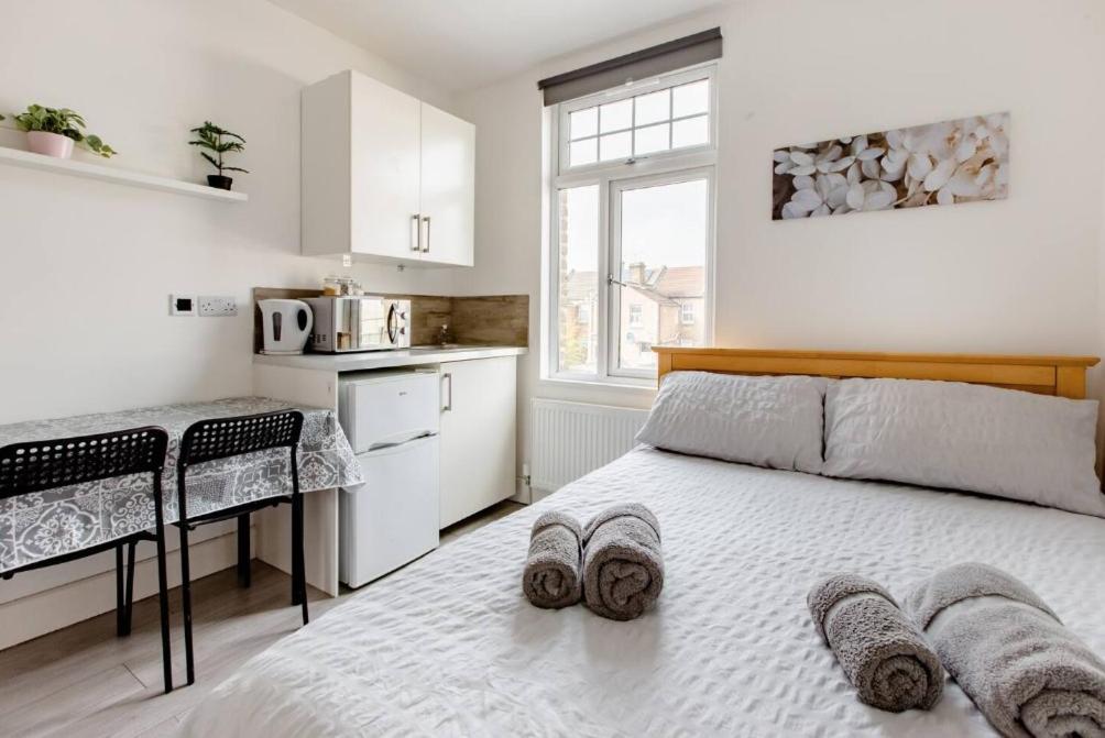 Double Room Edmonton Green, London N9 Exteriör bild