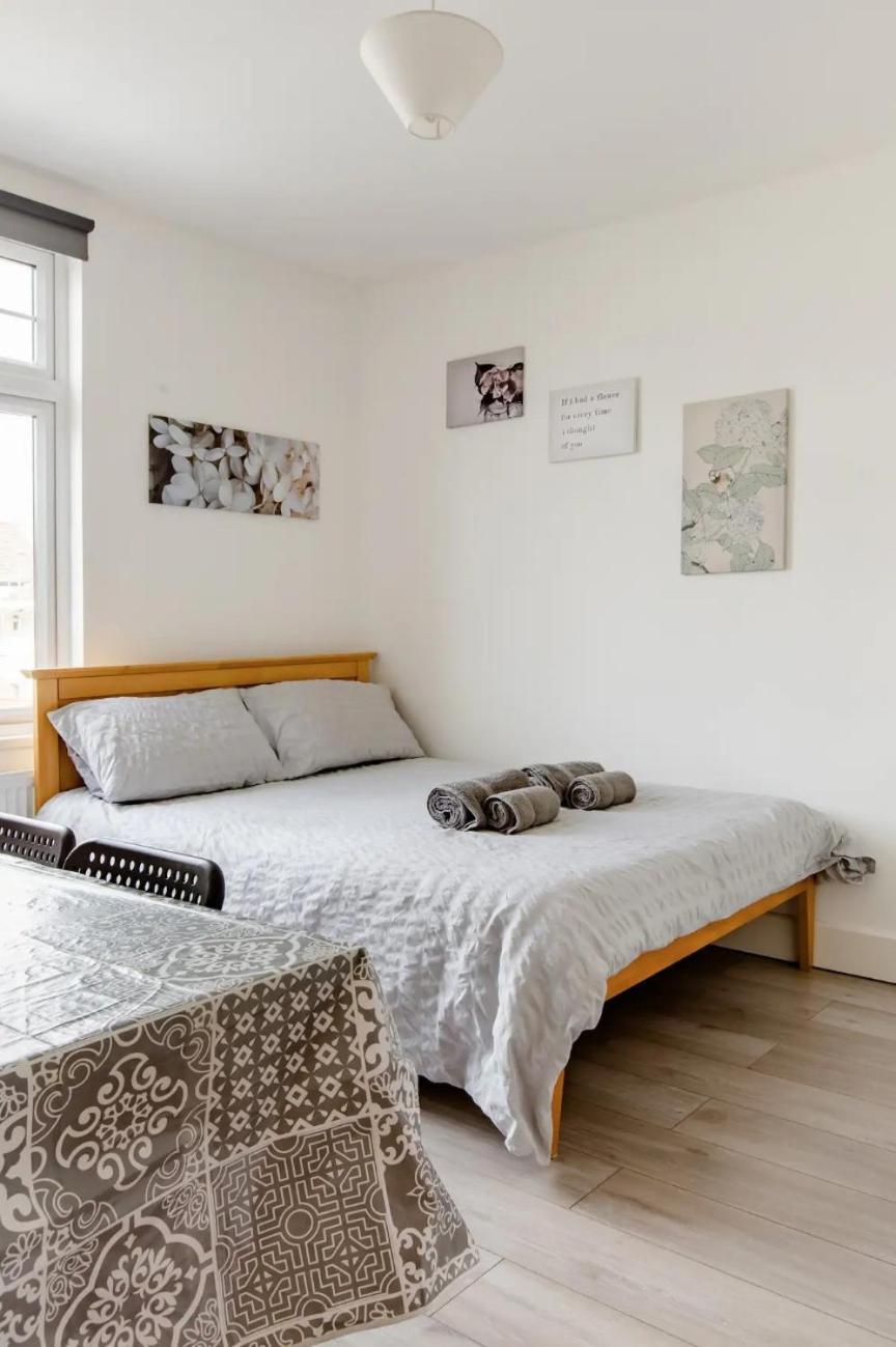 Double Room Edmonton Green, London N9 Exteriör bild