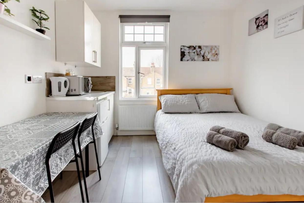 Double Room Edmonton Green, London N9 Exteriör bild