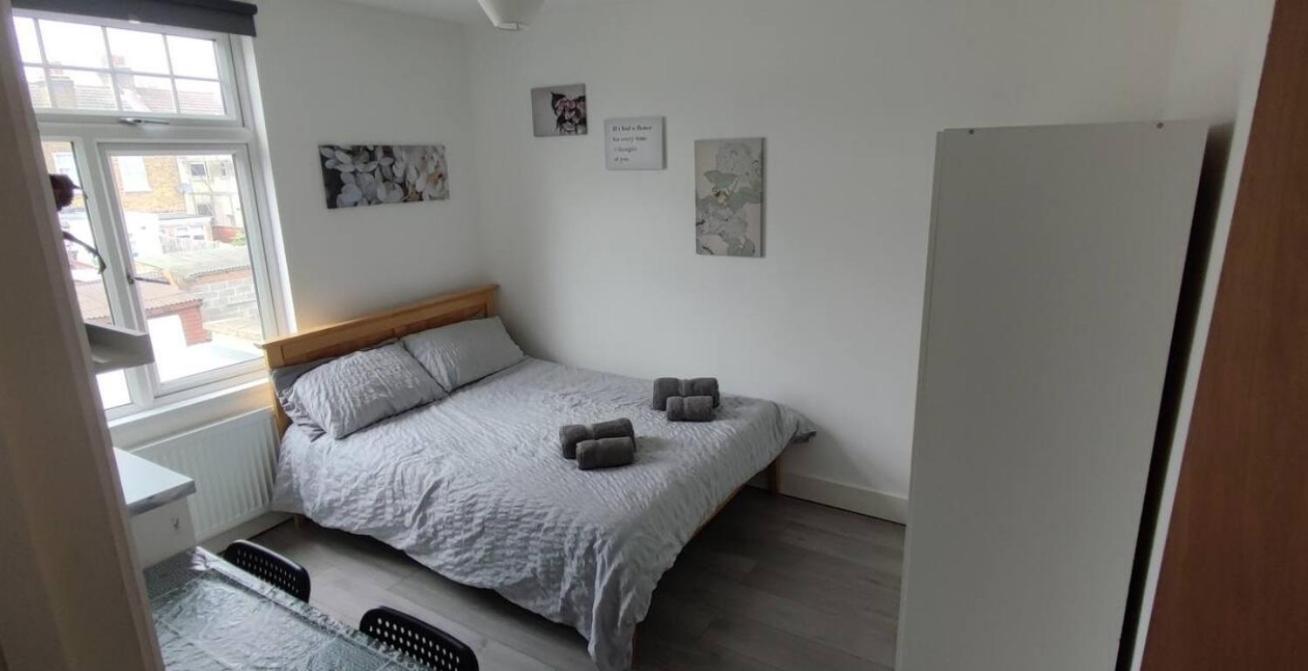 Double Room Edmonton Green, London N9 Exteriör bild